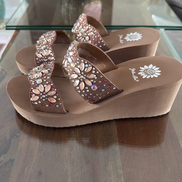 Yellow Box sandal - Picture 2 of 5